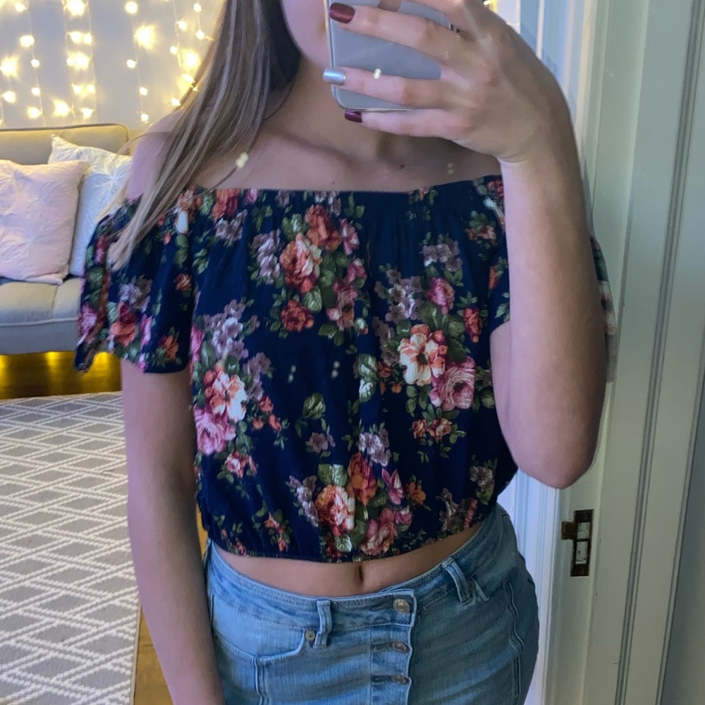 Off the shoulder floral crop top w/ elastic band